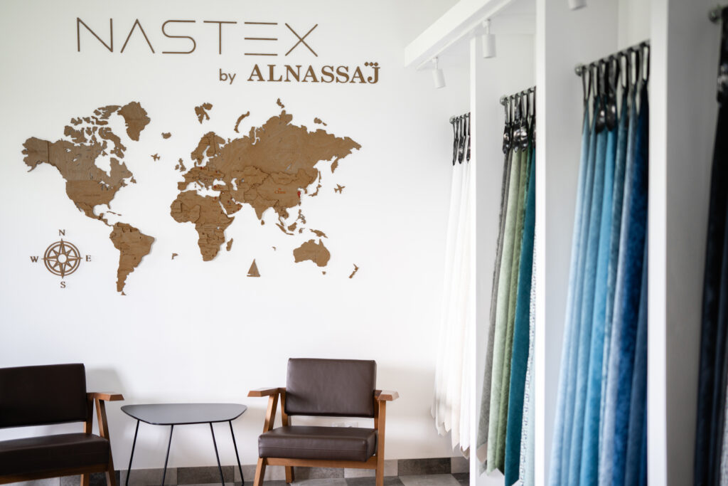 nastex- siedziba firmy, mapa świata i wzorniki na świanie